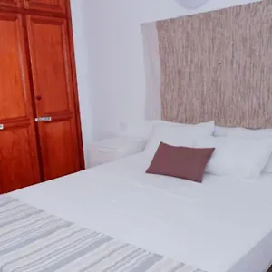 Acogedora Casa En En Tranquila Urbanizacion Abades (Tenerife)